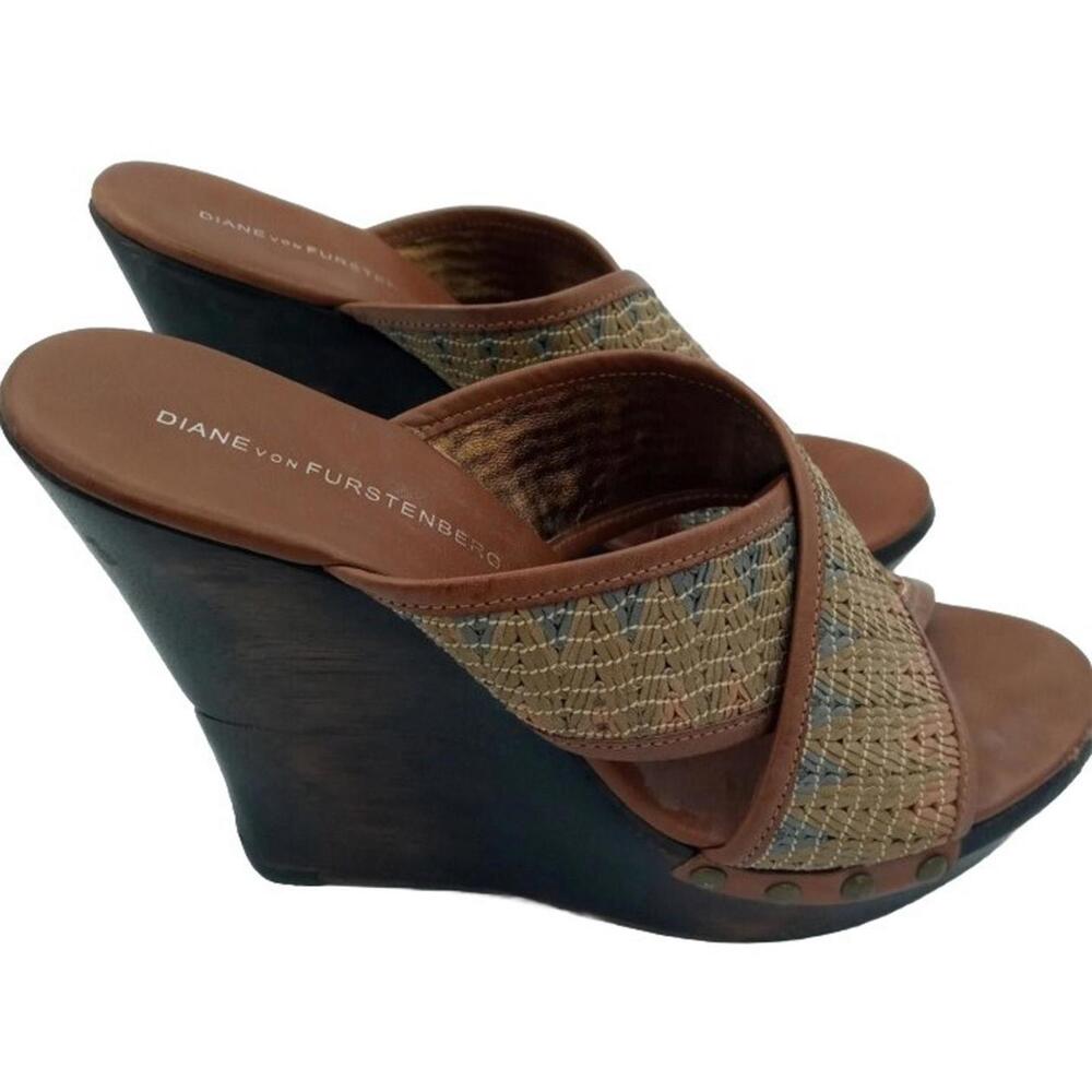 Diane Von Furstenberg  Leather.Wedge Criss Cross Strap Cushioned Shoes Size 8M